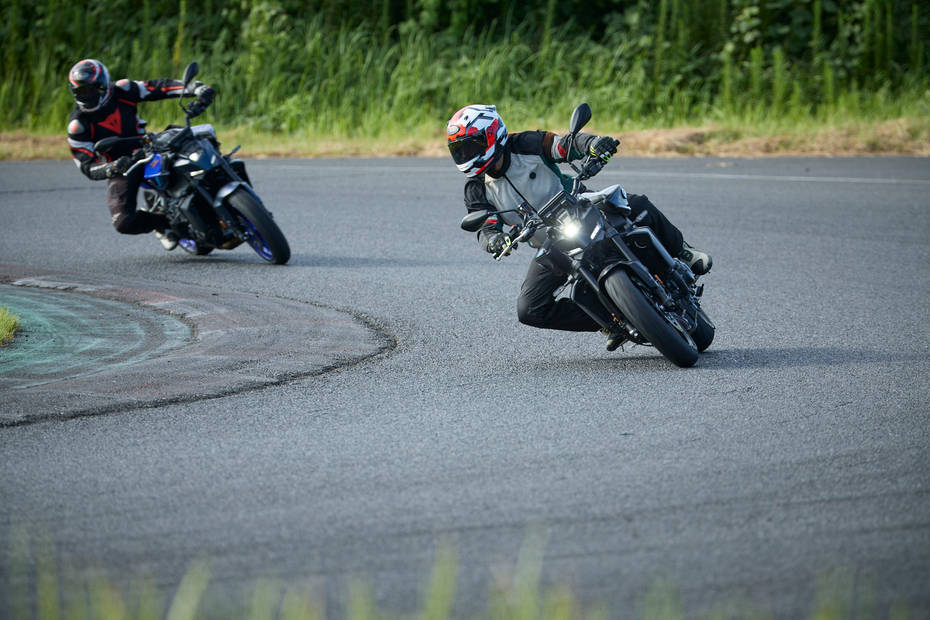 Yamaha MT-09 Standard And Y-AMT Review