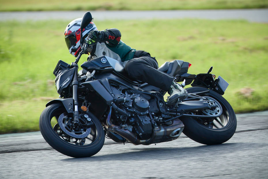 Yamaha MT-09 Standard And Y-AMT Review