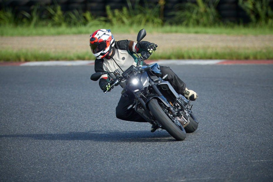 Yamaha MT-09 Standard And Y-AMT Review