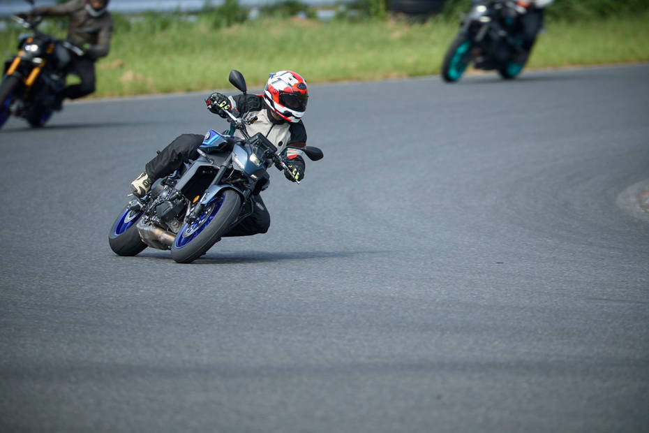 Yamaha MT-09 Standard And Y-AMT Review