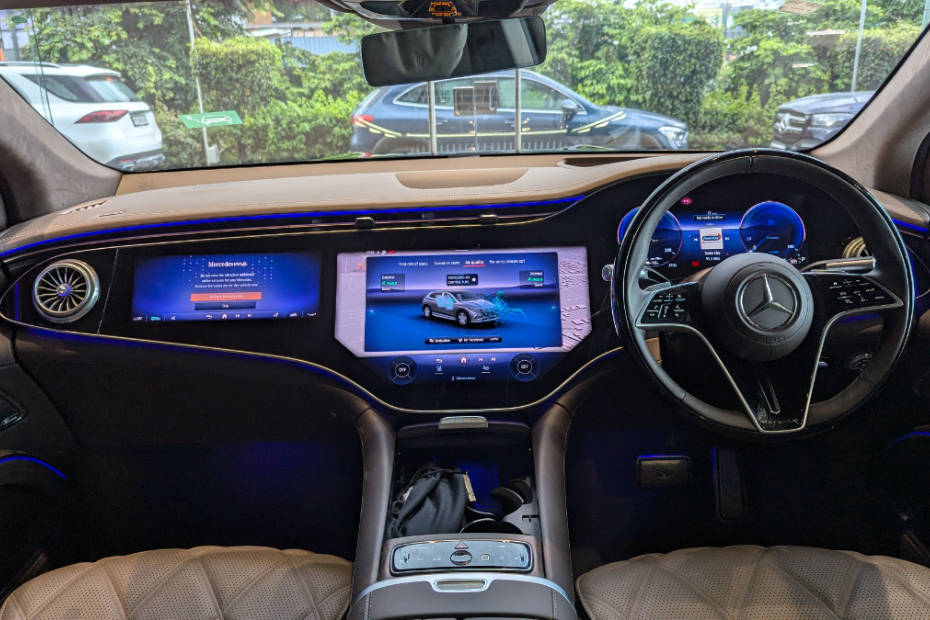 Mercedes-Maybach EQS 680 SUV Dashboard