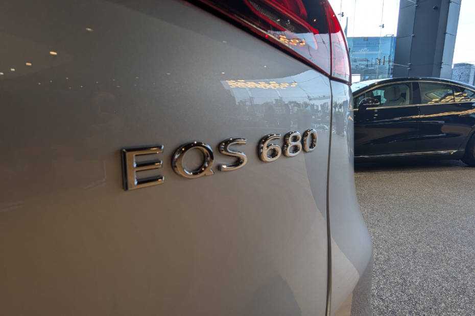 Mercedes-Maybach EQS 680 SUV Badge