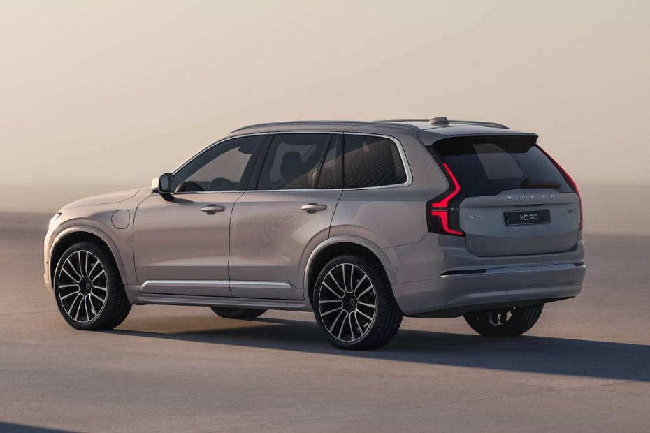 Facelifted Volvo XC90 Rear 