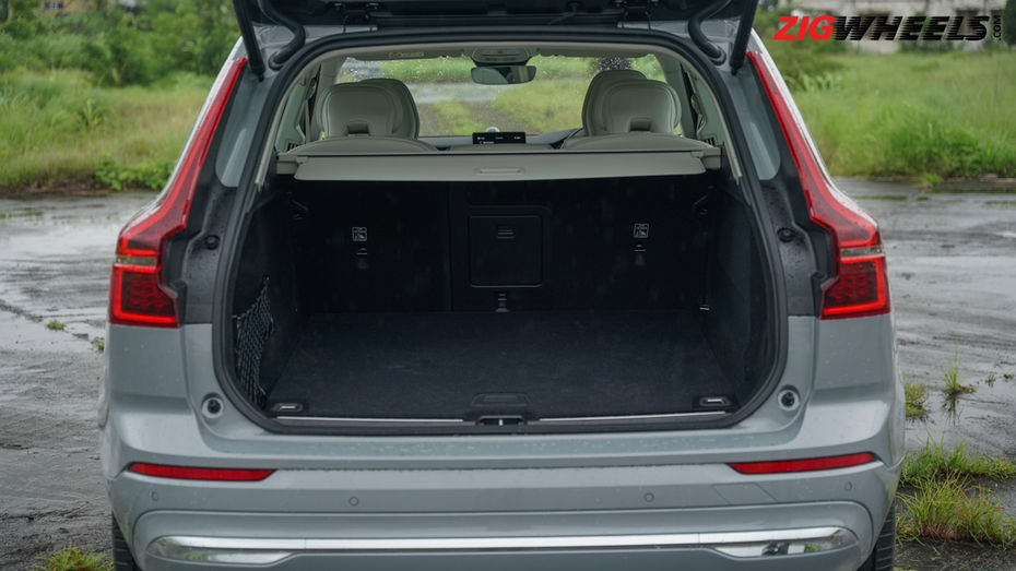 2025 Volvo XC60 Facelift Review: Chill, Not Chasing overview