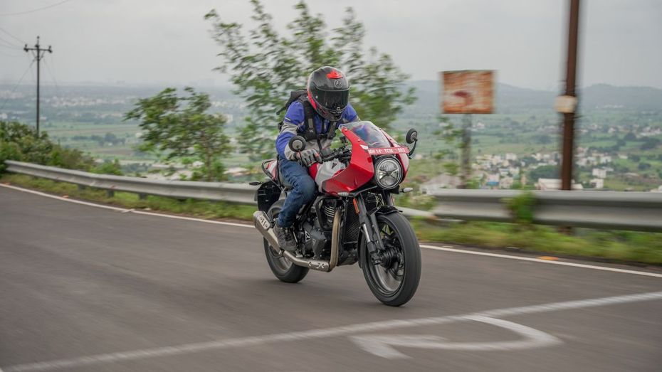 Triumph Thruxton 400 First Ride Review: Same Core, Different Intent highlights