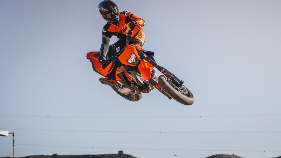 Move Over Ducati, The 2026 KTM 690 Singles Are Ready To Mingle glimpse