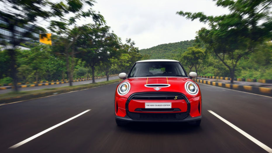 Volvo EX30 vs Mini Cooper SE: Premium Entry-level EVs Go Head-to-Head glimpse