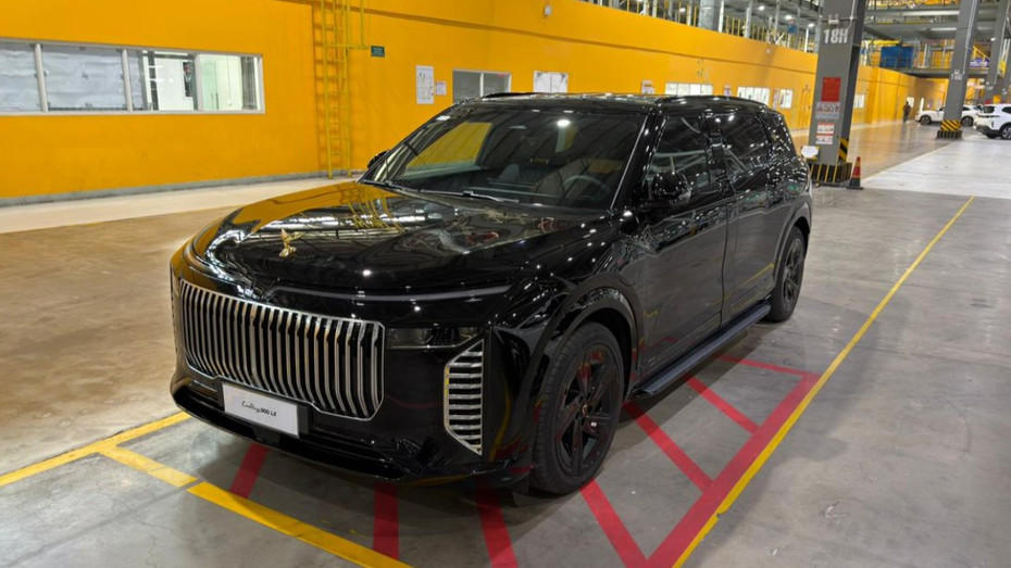 VinFast Lac Hong 900 LX