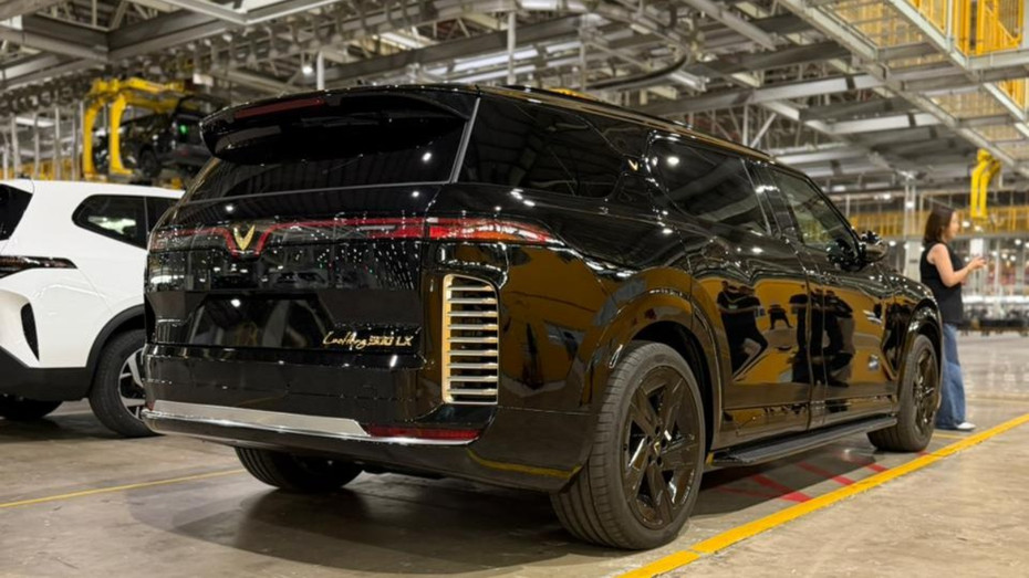 VinFast Lac Hong 900 LX