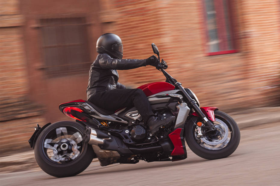 2025 Ducati XDiavel V4