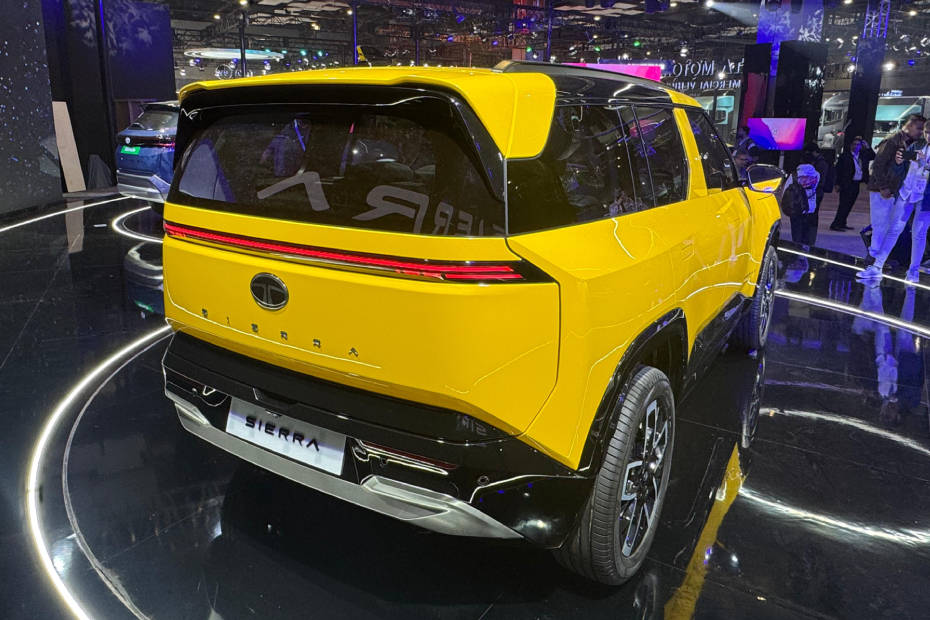 Auto Expo 2025: Tata Sierra ICE Concept Debuts At Bharat Mobility ...