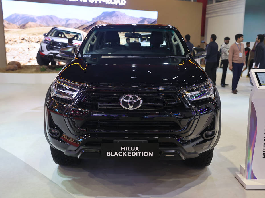 Toyota Hilux Black Edition