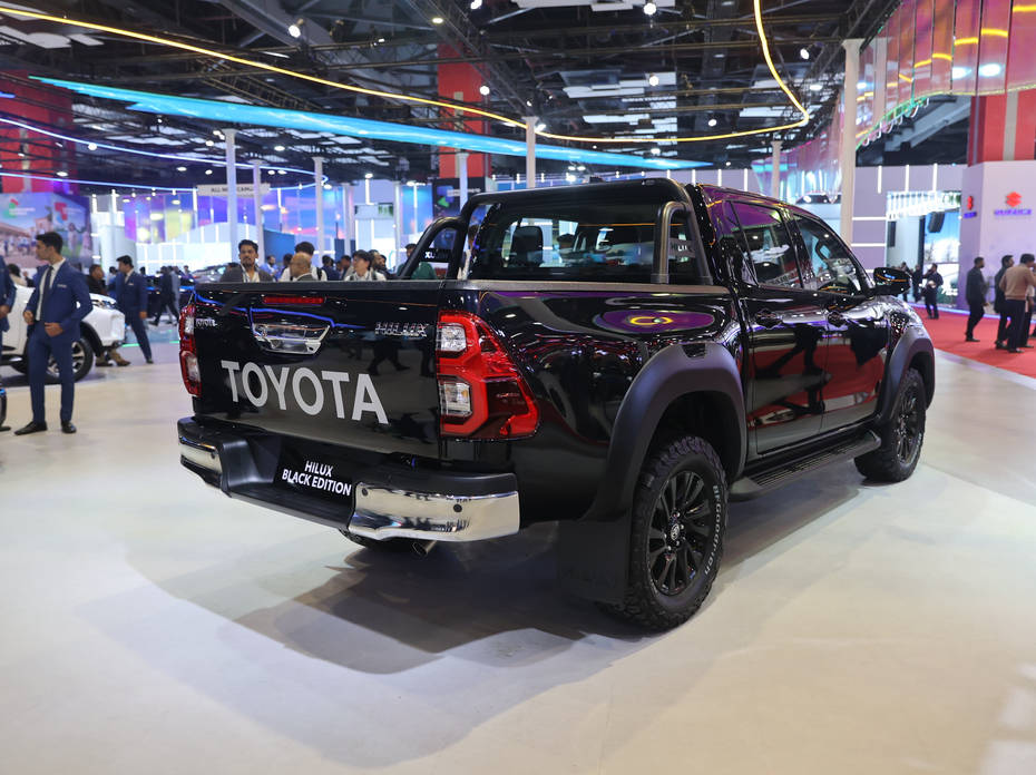 Toyota Hilux Black Edition