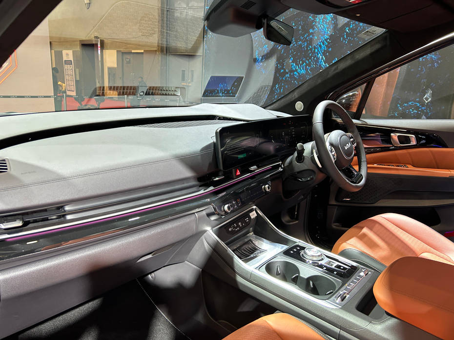 Kia Carnival Hi-Limousine Interior