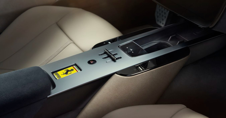 Ferrari Amalfi centre console