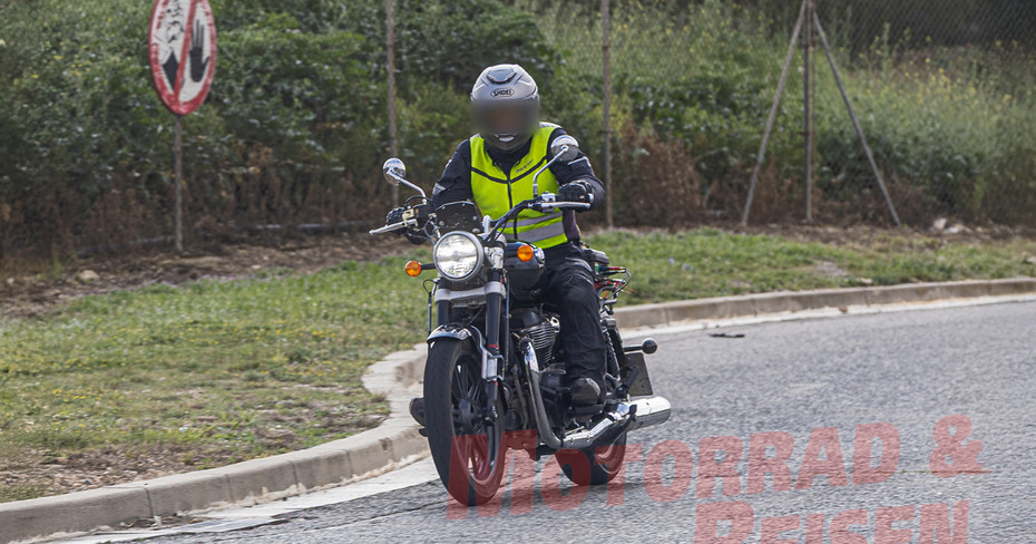 Royal Enfield Super Meteor 650 Spied Testing