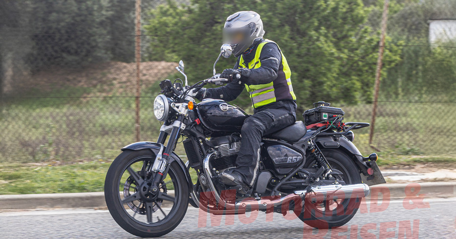 Royal Enfield Super Meteor 650 Spied Testing
