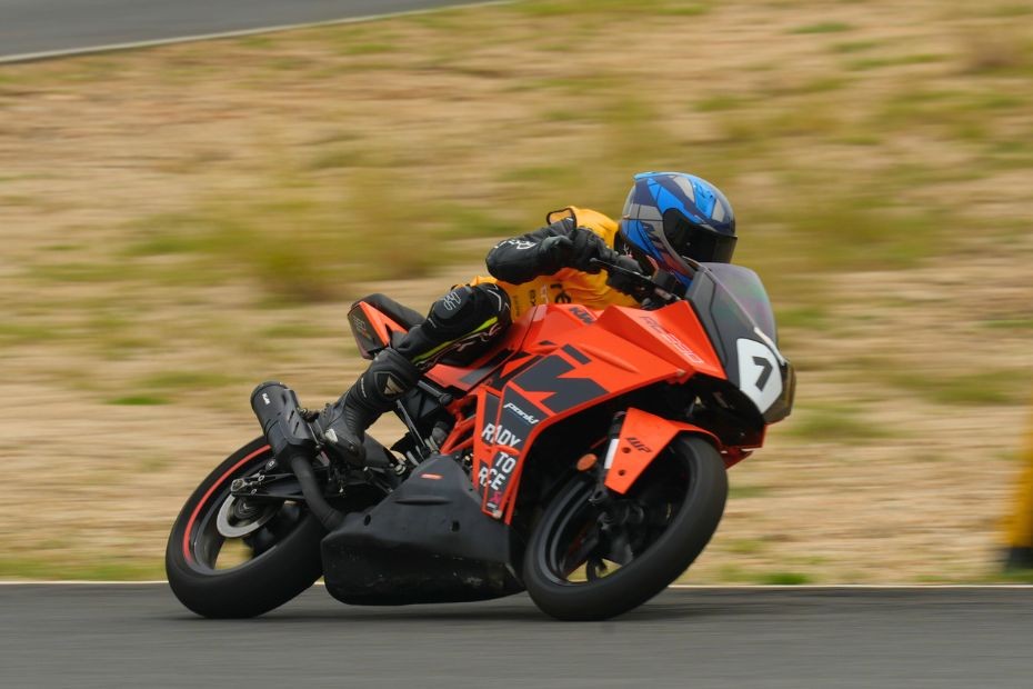 Orange: KTM