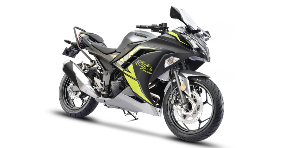 2025 Kawasaki Ninja 300 Metallic Moondust Grey