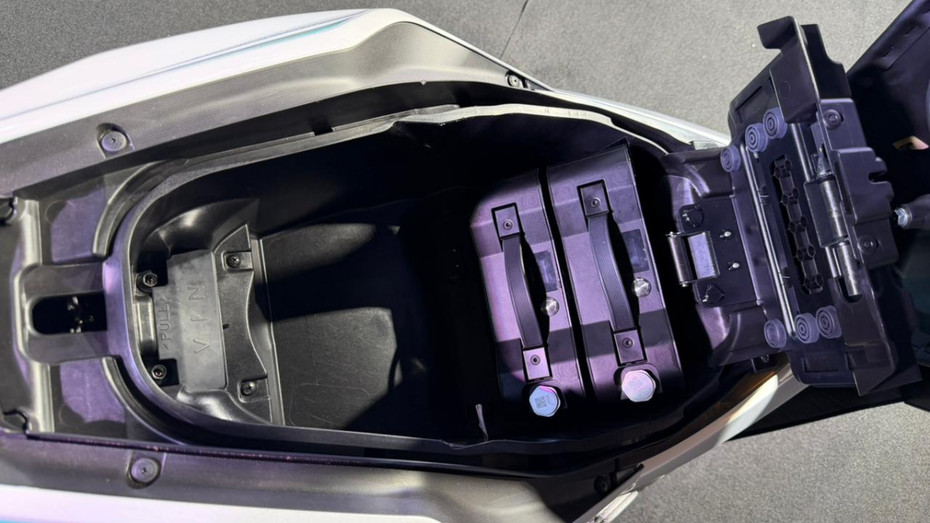 Yamaha Aerox-E Removable Batteries