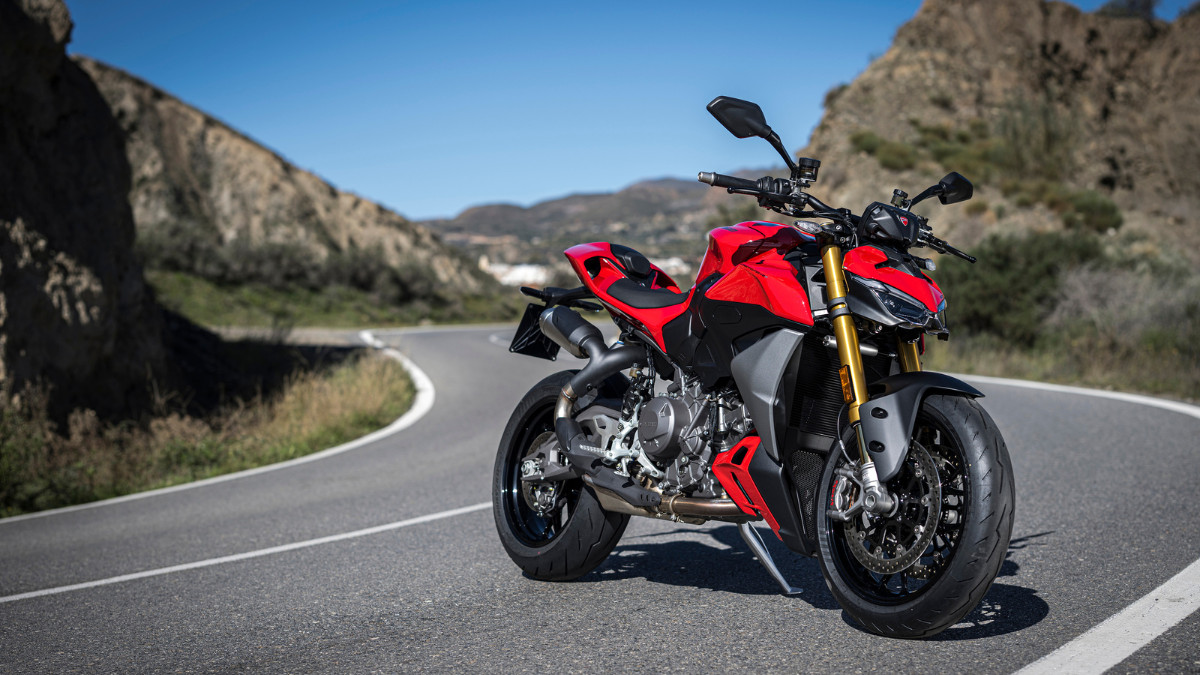 BREAKING: 2025 Ducati Streetfighter V2 Launched: Trades Firepower For  Precision - ZigWheels