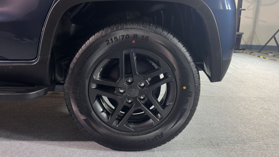 2025 Bolero Neo facelift