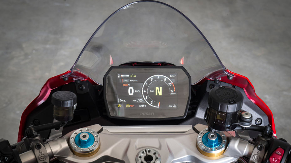 2025 Ducati Panigale V2 Instrument console 2025 Ducati Panigale V2 Instrument console