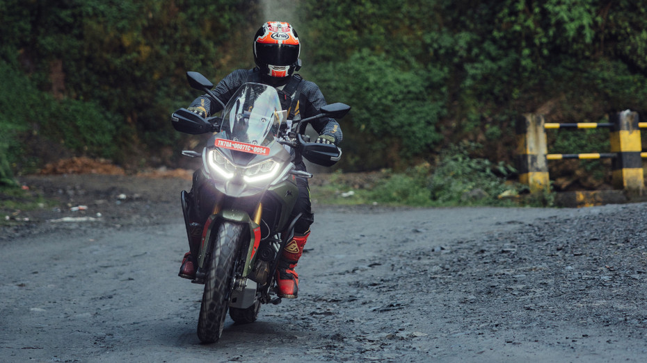 TVS Apache RTX 300: