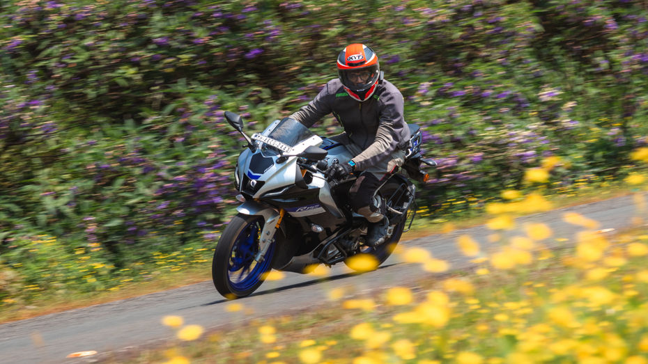 Yamaha R15 V4