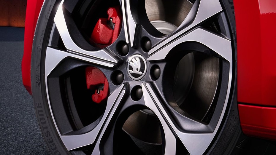 2025 Skoda Octavia RS wheel/brakes