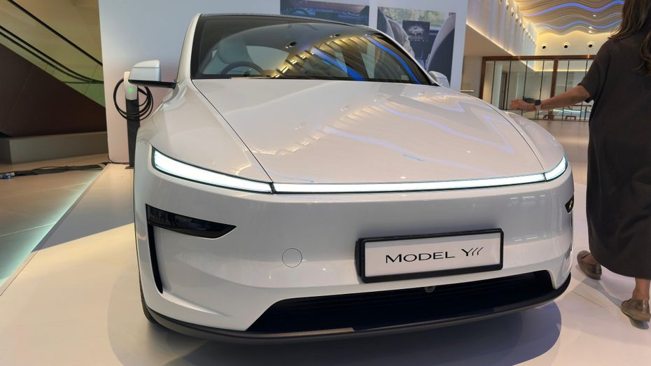 Tesla Model Y L Tesla Model Y L