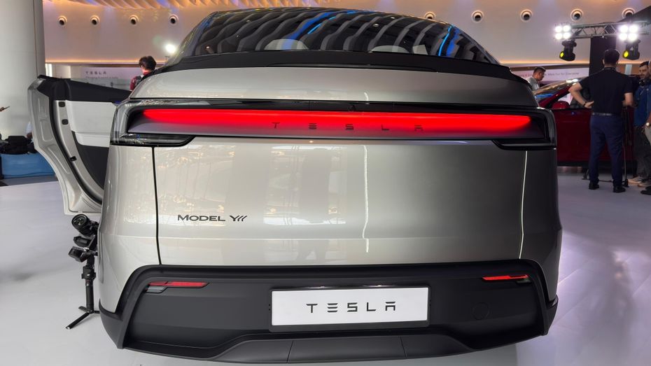 Tesla Model Y L Tesla Model Y L