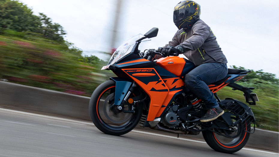 KTM RC 390 Riding Shot