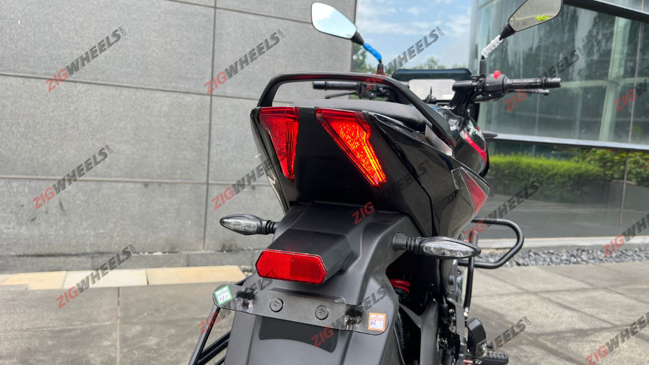 New Bajaj Pulsar 125: First Look Review New Bajaj Pulsar 125: First Look Review