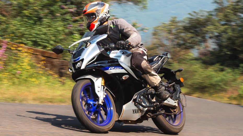 Yamaha R15 V4