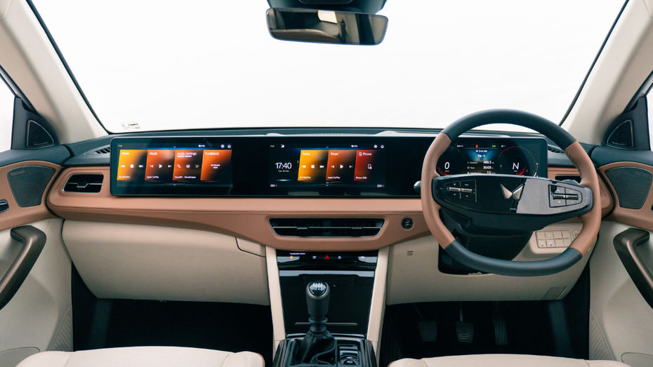 Mahindra XUV 7XO Triple Screen