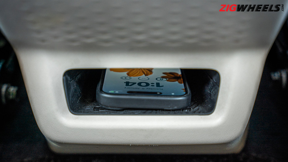 Mahindra XUV 7XO Rear Wireless Charger