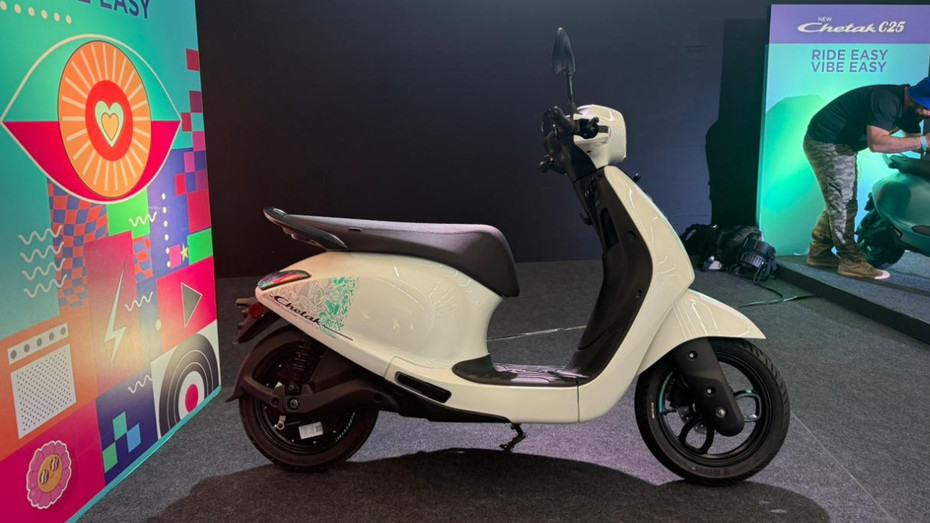 Bajaj Chetak C25 Side Profile