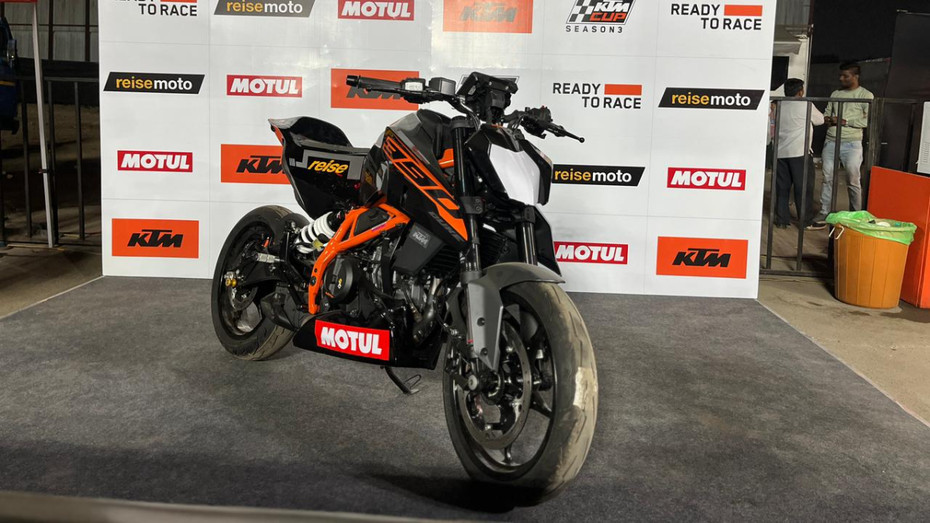 Race-spec KTM 390 Duke