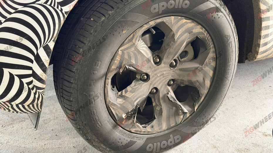 Mahindra Scorpio N Facelift Spied