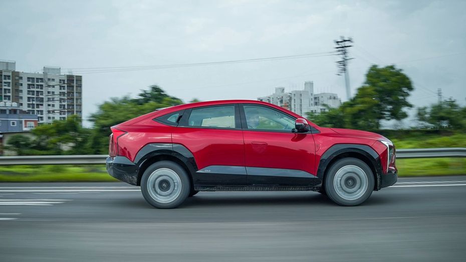 Mahindra XEV 9E Side
