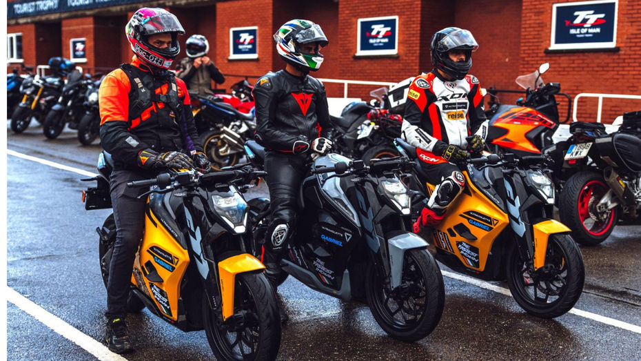 F77 Riders