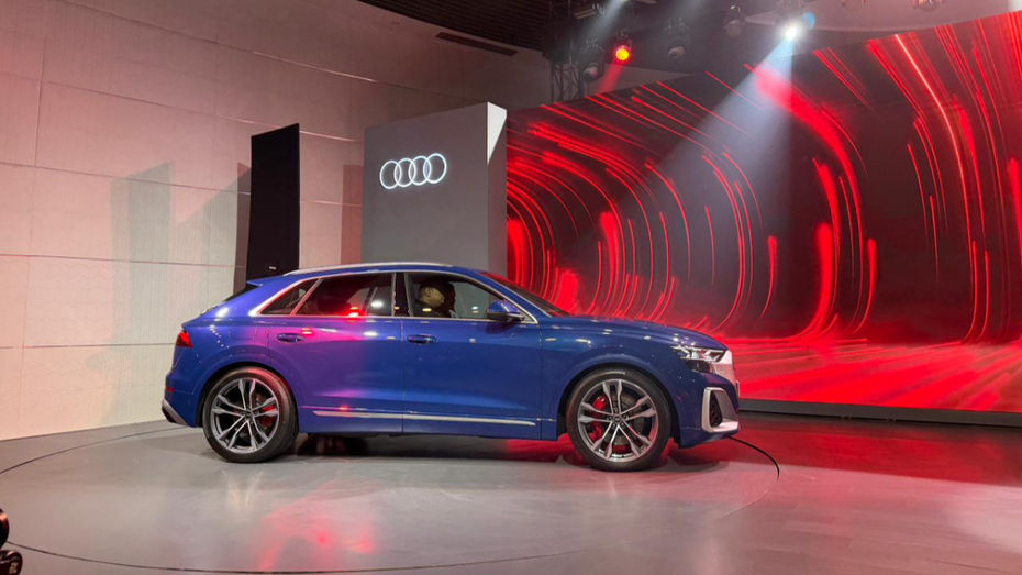 Audi SQ8 Side Audi SQ8 Side