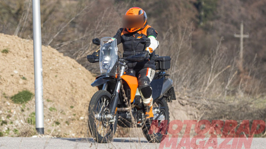 KTM 690 Rally špijunirano testiranje u Europi; Lagani ADV inspiriran Dakarom