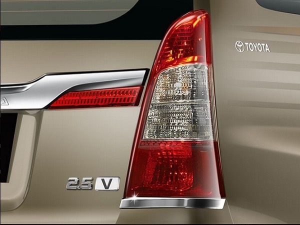 Toyota Innova Tail Light
