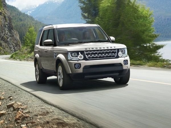 Land Rover Discovery 4 Right Side View