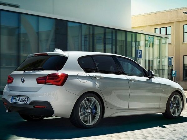BMW 1 series Right Side View