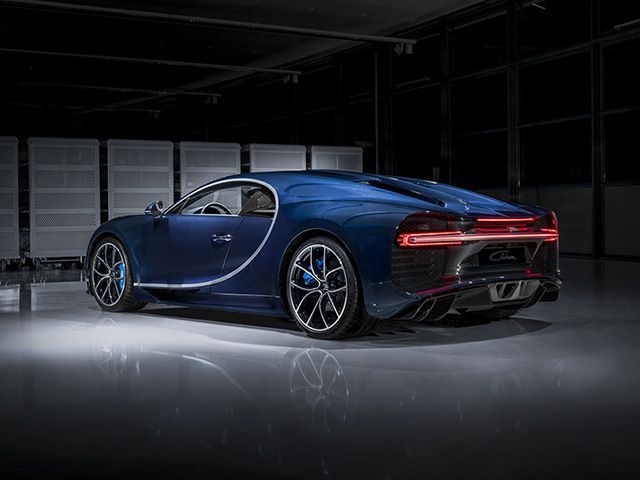 Bugatti-Chiron-Rear-Cross-Side-View