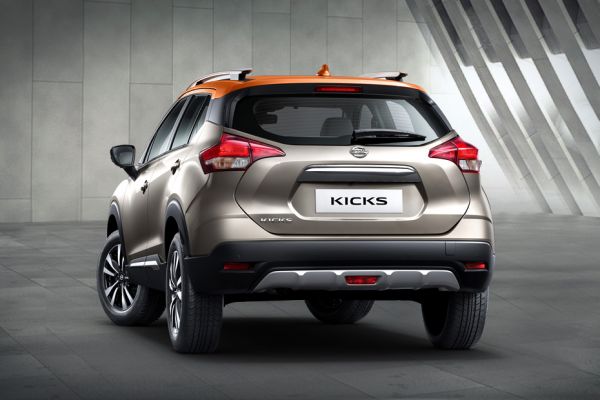 nissan kicks base model on road price
