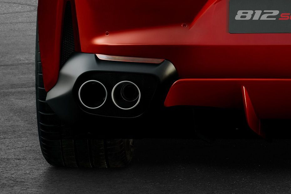 Exhaust tip Image of 812 Superfast